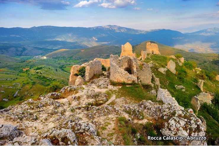 il castello diroccato di Rocca Calascio, in Abruzzo